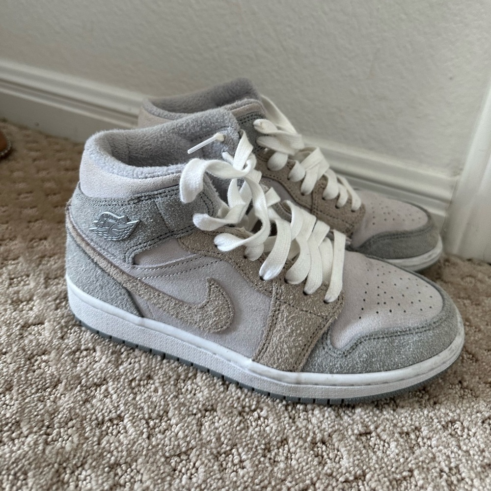 ‘Particle Grey’ Air Jordan’s in suede material, barely worn.